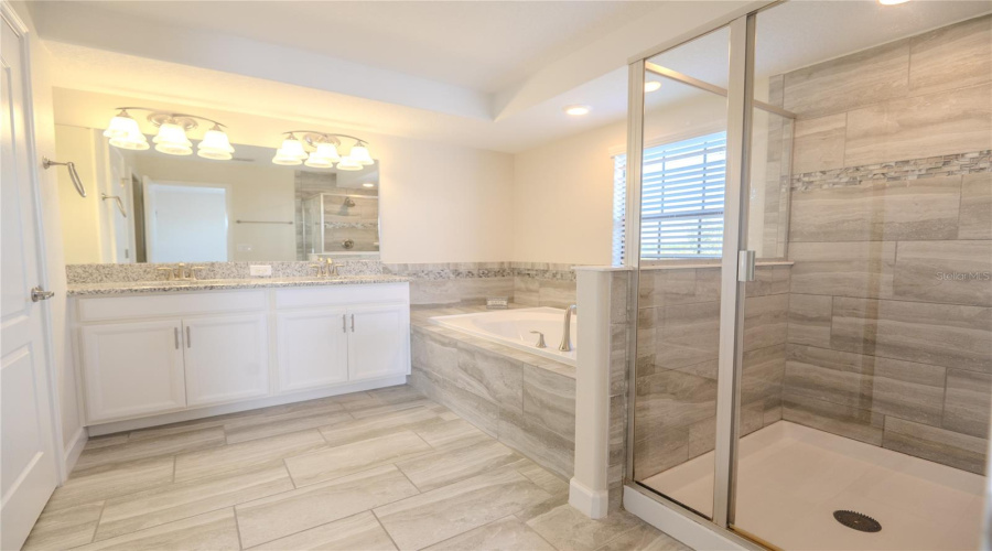 DAVENPORT, Florida 33896, 4 Bedrooms Bedrooms, ,4 BathroomsBathrooms,Residential,For Sale,SHINNECOCK HILLS,0,MFRO6376273