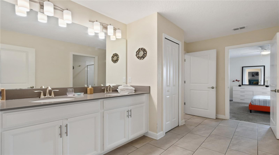 DAVENPORT, Florida 33896, 8 Bedrooms Bedrooms, ,5 BathroomsBathrooms,Residential,For Sale,CABOT CLIFFS,0,MFRO6376262