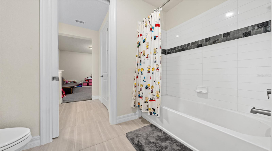 ORLANDO, Florida 32836, 4 Bedrooms Bedrooms, ,4 BathroomsBathrooms,Residential,For Sale,LEAF GROVE CIRCLE,0,MFRS5142215