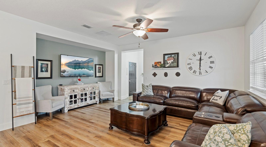 ORLANDO, Florida 32836, 5 Bedrooms Bedrooms, ,3 BathroomsBathrooms,Residential,For Sale,CHATEAUBRIAND AVE.,0,MFRO6375618