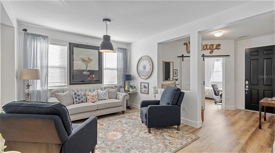 ORLANDO, Florida 32836, 5 Bedrooms Bedrooms, ,3 BathroomsBathrooms,Residential,For Sale,CHATEAUBRIAND AVE.,0,MFRO6375618