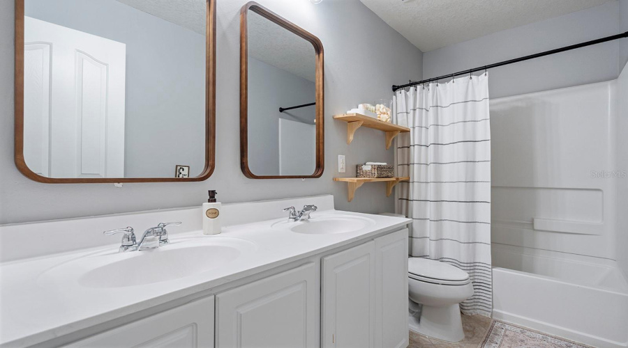 ORLANDO, Florida 32836, 5 Bedrooms Bedrooms, ,3 BathroomsBathrooms,Residential,For Sale,CHATEAUBRIAND AVE.,0,MFRO6375618