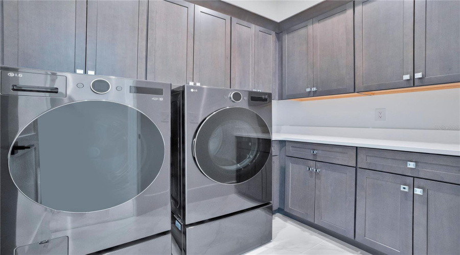 2 laundry Rooms