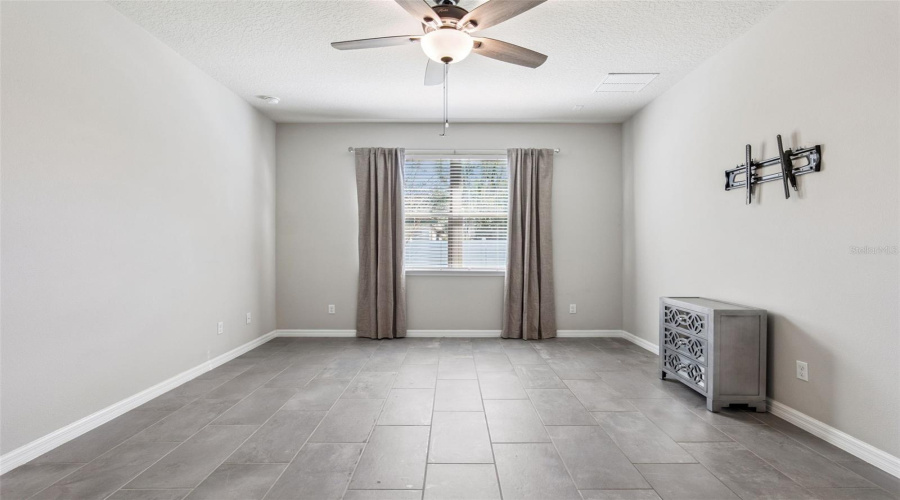 Peacefull Primary Suite with View to Backyard