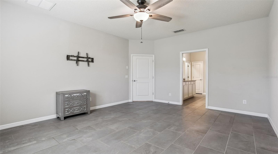 ORLANDO, Florida 32836, 4 Bedrooms Bedrooms, ,2 BathroomsBathrooms,Residential,For Sale,ROYAL ESTATES,0,MFRO6376280