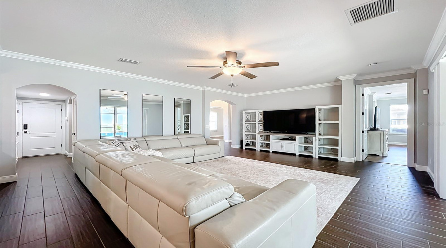 ORLANDO, Florida 32836, 5 Bedrooms Bedrooms, ,4 BathroomsBathrooms,Residential,For Sale,LAVANDE,0,MFRO6320957