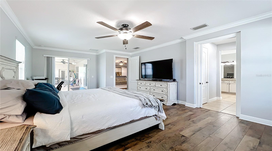 ORLANDO, Florida 32836, 5 Bedrooms Bedrooms, ,4 BathroomsBathrooms,Residential,For Sale,LAVANDE,0,MFRO6320957