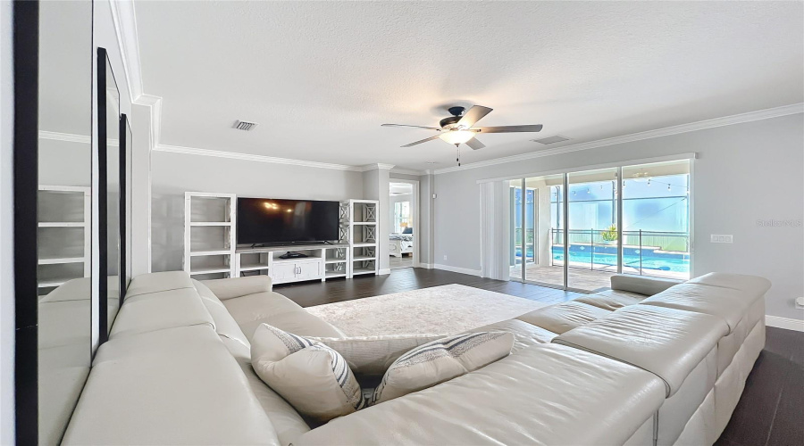 ORLANDO, Florida 32836, 5 Bedrooms Bedrooms, ,4 BathroomsBathrooms,Residential,For Sale,LAVANDE,0,MFRO6320957