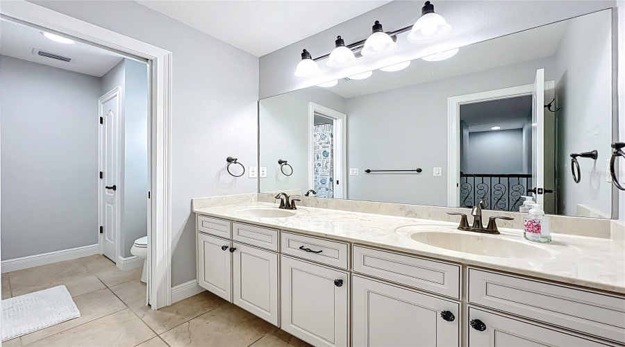 ORLANDO, Florida 32836, 5 Bedrooms Bedrooms, ,4 BathroomsBathrooms,Residential,For Sale,LAVANDE,0,MFRO6320957