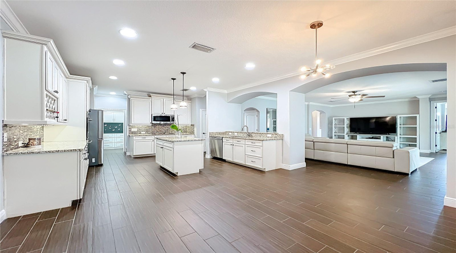 ORLANDO, Florida 32836, 5 Bedrooms Bedrooms, ,4 BathroomsBathrooms,Residential,For Sale,LAVANDE,0,MFRO6320957