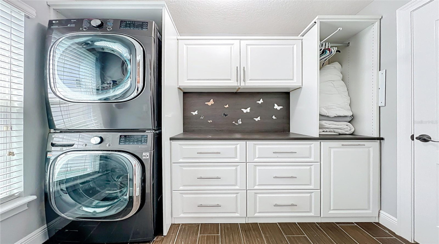 ORLANDO, Florida 32836, 5 Bedrooms Bedrooms, ,4 BathroomsBathrooms,Residential,For Sale,LAVANDE,0,MFRO6320957