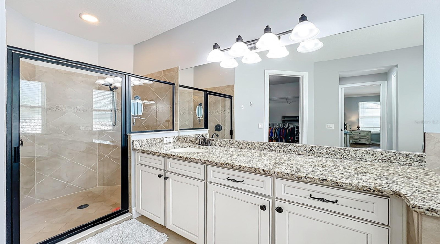 ORLANDO, Florida 32836, 5 Bedrooms Bedrooms, ,4 BathroomsBathrooms,Residential,For Sale,LAVANDE,0,MFRO6320957