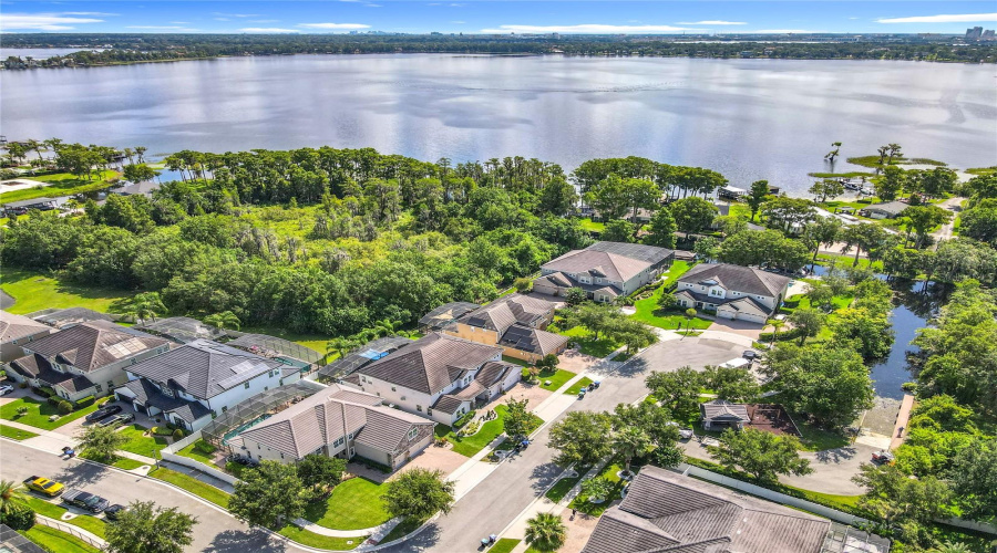 ORLANDO, Florida 32836, 5 Bedrooms Bedrooms, ,4 BathroomsBathrooms,Residential,For Sale,LAVANDE,0,MFRO6320957