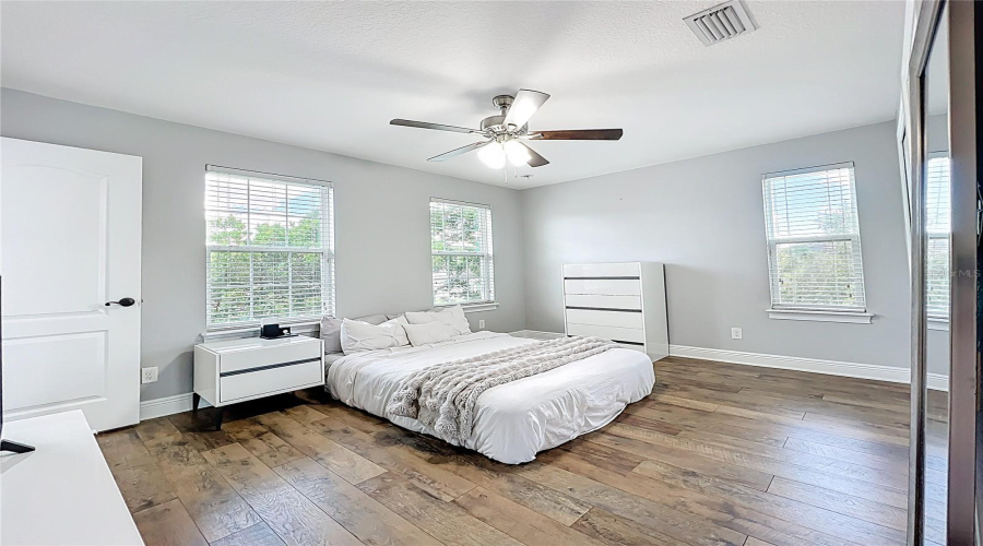 ORLANDO, Florida 32836, 5 Bedrooms Bedrooms, ,4 BathroomsBathrooms,Residential,For Sale,LAVANDE,0,MFRO6320957