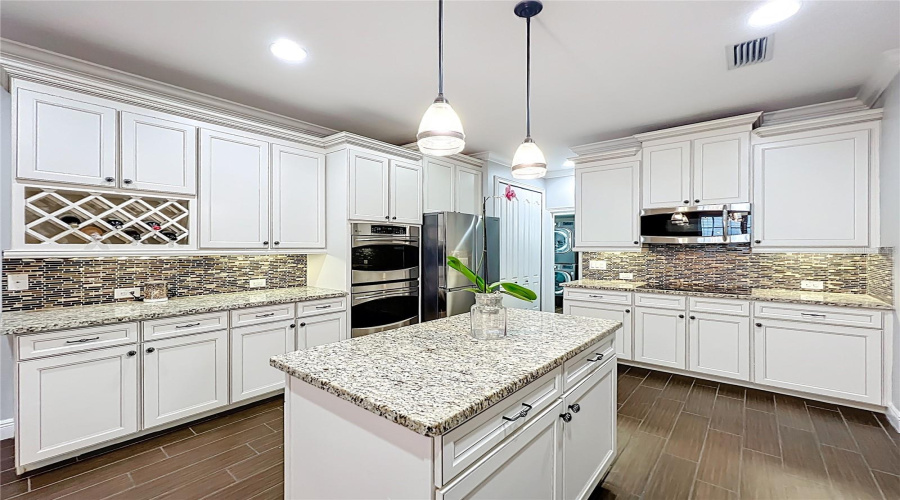 ORLANDO, Florida 32836, 5 Bedrooms Bedrooms, ,4 BathroomsBathrooms,Residential,For Sale,LAVANDE,0,MFRO6320957