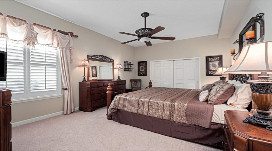 Bedroom 3 shares hall bath with bedroom 4