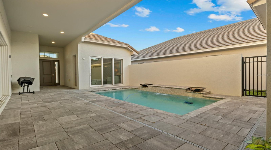 DAVENPORT, Florida 33837, 4 Bedrooms Bedrooms, ,3 BathroomsBathrooms,Residential,For Sale,HAMPTON,0,MFRL4958830