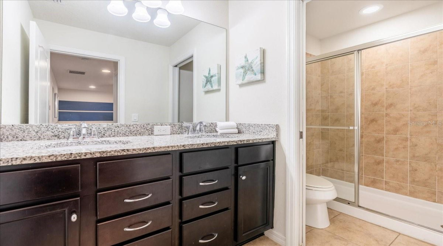 Guest bathroom upstair