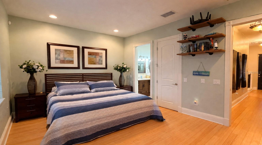 Master Bed 2 Upstairs