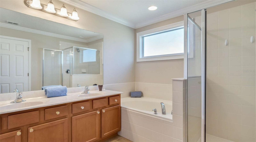 KISSIMMEE, Florida 34746, 6 Bedrooms Bedrooms, ,5 BathroomsBathrooms,Residential,For Sale,LAS FUENTES,0,MFRO6376325