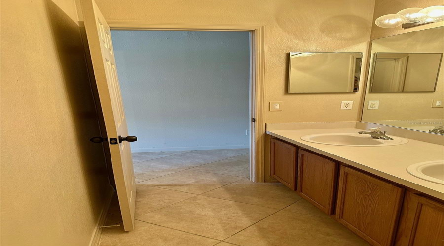 DAVENPORT, Florida 33837, 5 Bedrooms Bedrooms, ,3 BathroomsBathrooms,Residential,For Sale,KNOLLWOOD,0,MFRO6375905