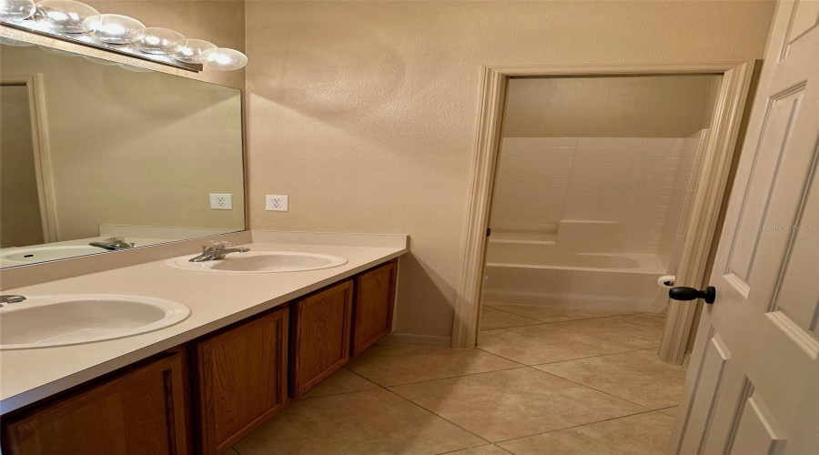 DAVENPORT, Florida 33837, 5 Bedrooms Bedrooms, ,3 BathroomsBathrooms,Residential,For Sale,KNOLLWOOD,0,MFRO6375905