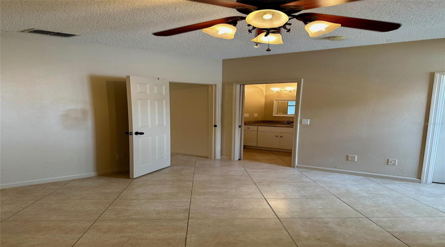 DAVENPORT, Florida 33837, 5 Bedrooms Bedrooms, ,3 BathroomsBathrooms,Residential,For Sale,KNOLLWOOD,0,MFRO6375905