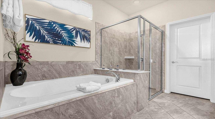 DAVENPORT, Florida 33897, 5 Bedrooms Bedrooms, ,5 BathroomsBathrooms,Residential,For Sale,KONA,0,MFRO6376217