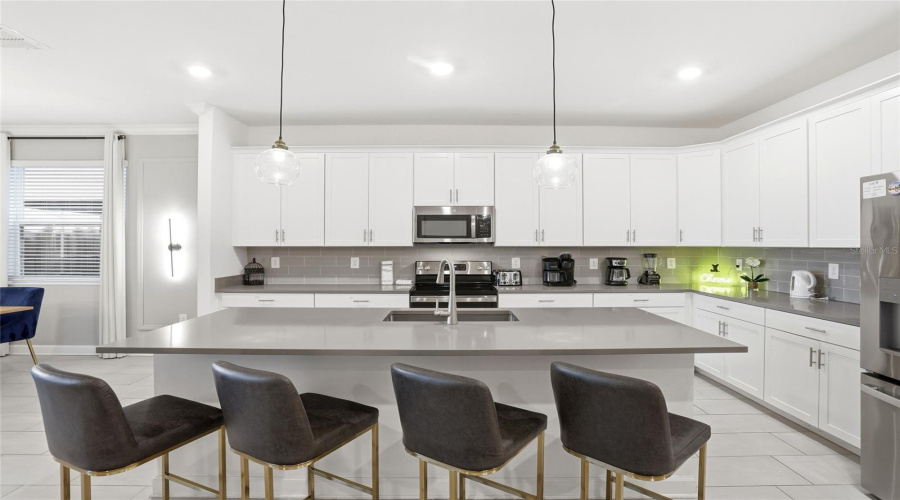 DAVENPORT, Florida 33896, 6 Bedrooms Bedrooms, ,5 BathroomsBathrooms,Residential,For Sale,TAKEAWAY,0,MFRS5142382