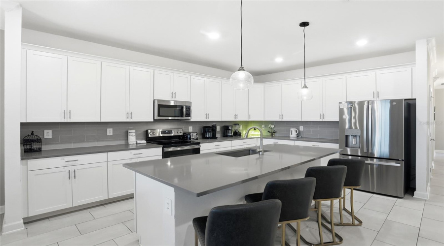 DAVENPORT, Florida 33896, 6 Bedrooms Bedrooms, ,5 BathroomsBathrooms,Residential,For Sale,TAKEAWAY,0,MFRS5142382