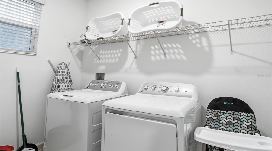 DAVENPORT, Florida 33896, 6 Bedrooms Bedrooms, ,5 BathroomsBathrooms,Residential,For Sale,TAKEAWAY,0,MFRS5142382