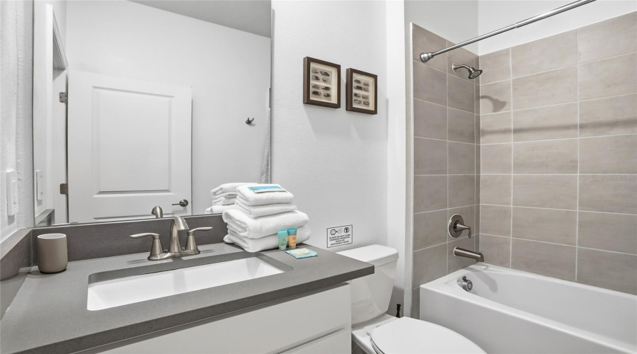 DAVENPORT, Florida 33896, 6 Bedrooms Bedrooms, ,5 BathroomsBathrooms,Residential,For Sale,TAKEAWAY,0,MFRS5142382