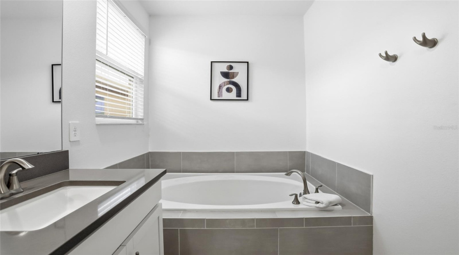 DAVENPORT, Florida 33896, 6 Bedrooms Bedrooms, ,5 BathroomsBathrooms,Residential,For Sale,TAKEAWAY,0,MFRS5142382