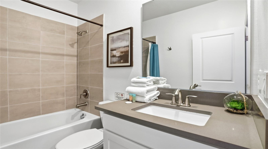 DAVENPORT, Florida 33896, 6 Bedrooms Bedrooms, ,5 BathroomsBathrooms,Residential,For Sale,TAKEAWAY,0,MFRS5142382