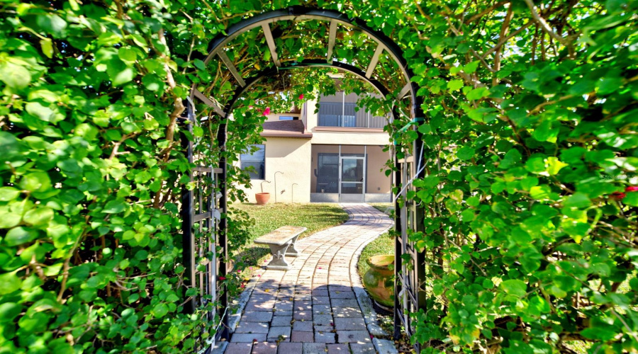 KISSIMMEE, Florida 34746, 4 Bedrooms Bedrooms, ,3 BathroomsBathrooms,Residential,For Sale,BASS BOAT,0,MFRO6376700