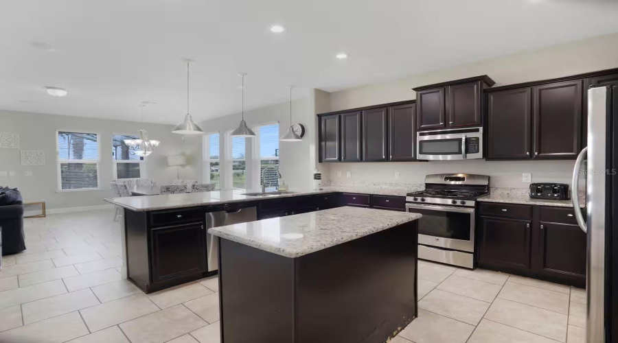 DAVENPORT, Florida 33837, 6 Bedrooms Bedrooms, ,6 BathroomsBathrooms,Residential,For Sale,OAKTREE,0,MFRO6369530