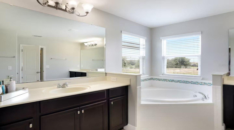 DAVENPORT, Florida 33837, 6 Bedrooms Bedrooms, ,6 BathroomsBathrooms,Residential,For Sale,OAKTREE,0,MFRO6369530