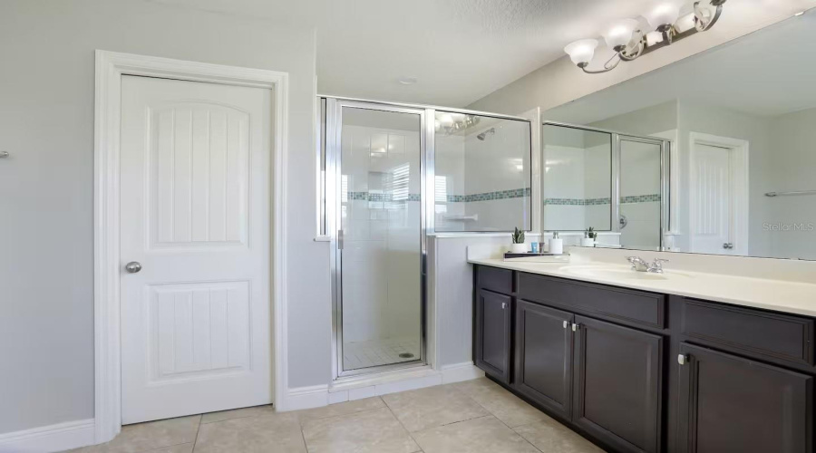 DAVENPORT, Florida 33837, 6 Bedrooms Bedrooms, ,6 BathroomsBathrooms,Residential,For Sale,OAKTREE,0,MFRO6369530