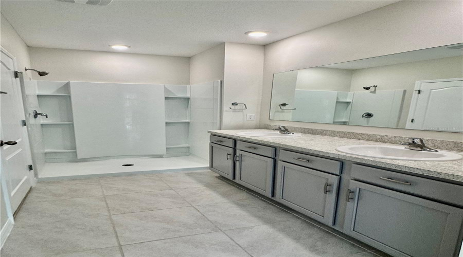 DAVENPORT, Florida 33837, 3 Bedrooms Bedrooms, ,2 BathroomsBathrooms,Residential,For Sale,GINA,0,MFRL4958866