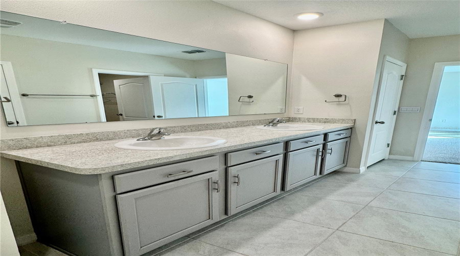 DAVENPORT, Florida 33837, 3 Bedrooms Bedrooms, ,2 BathroomsBathrooms,Residential,For Sale,GINA,0,MFRL4958866