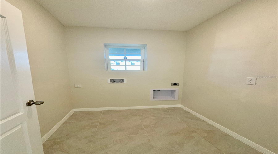 DAVENPORT, Florida 33837, 3 Bedrooms Bedrooms, ,2 BathroomsBathrooms,Residential,For Sale,GINA,0,MFRL4958866