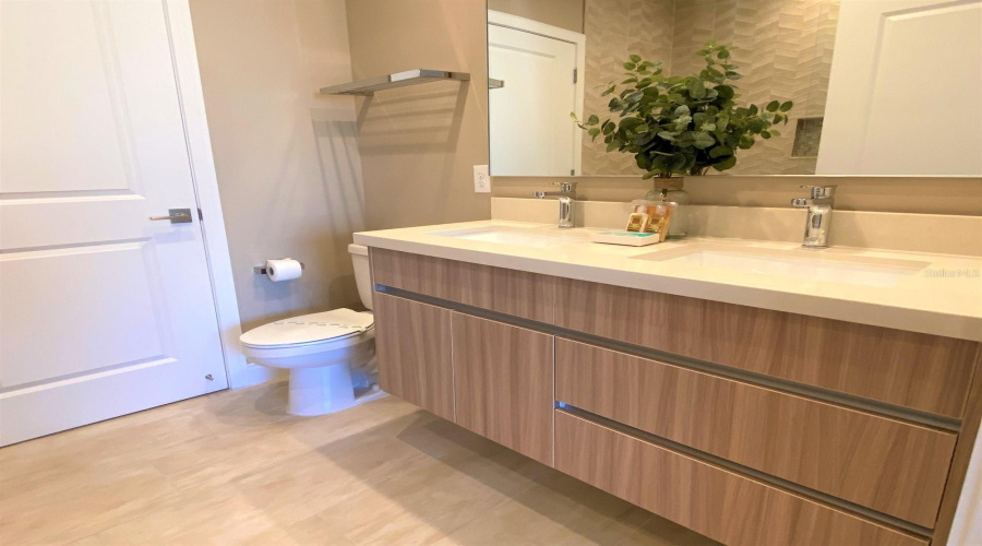 KISSIMMEE, Florida 34747, 4 Bedrooms Bedrooms, ,4 BathroomsBathrooms,Residential,For Sale,BROOKLYN,0,MFRO6376415