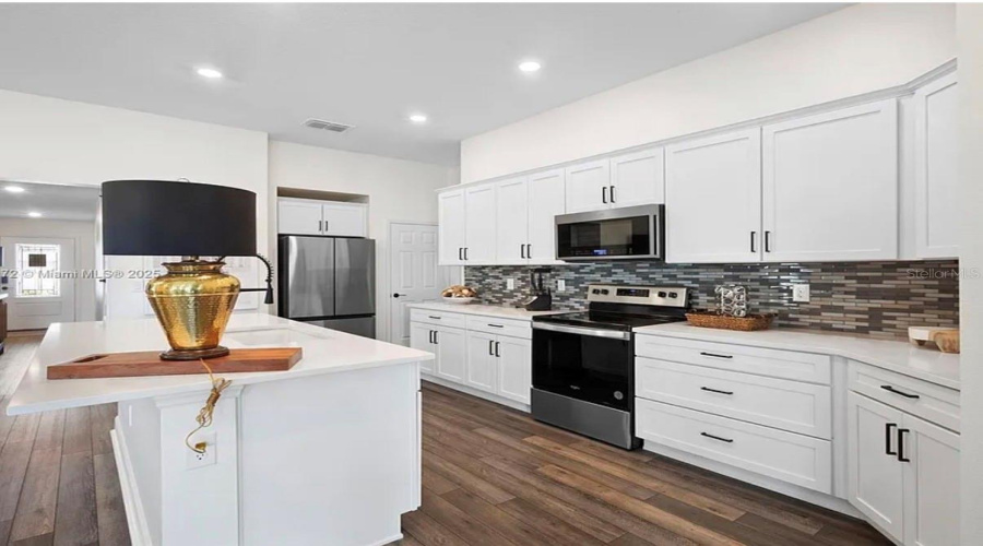 DAVENPORT, Florida 33896, 3 Bedrooms Bedrooms, ,2 BathroomsBathrooms,Residential,For Sale,OSCRAFT,0,MFRS5142241