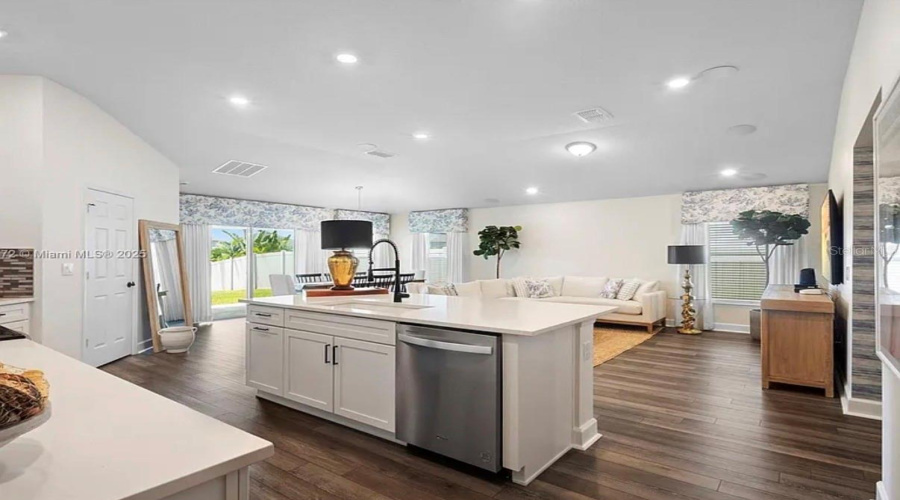 DAVENPORT, Florida 33896, 3 Bedrooms Bedrooms, ,2 BathroomsBathrooms,Residential,For Sale,OSCRAFT,0,MFRS5142241