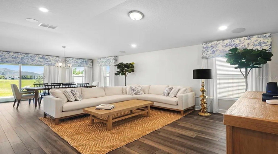 DAVENPORT, Florida 33896, 3 Bedrooms Bedrooms, ,2 BathroomsBathrooms,Residential,For Sale,OSCRAFT,0,MFRS5142241