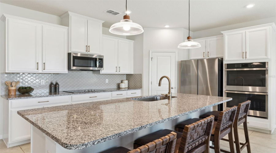 DAVENPORT, Florida 33837, 4 Bedrooms Bedrooms, ,2 BathroomsBathrooms,Residential,For Sale,OCEANIA,0,MFRO6376735