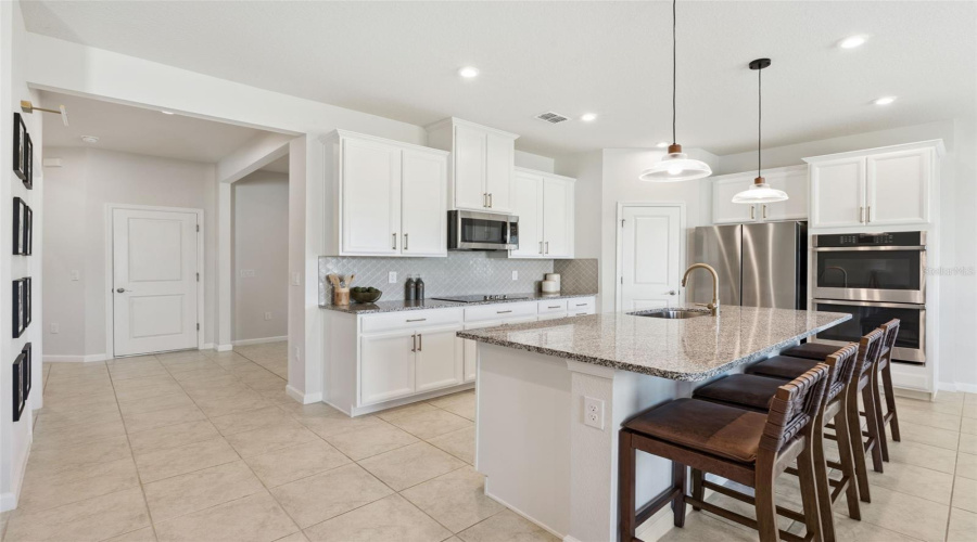 DAVENPORT, Florida 33837, 4 Bedrooms Bedrooms, ,2 BathroomsBathrooms,Residential,For Sale,OCEANIA,0,MFRO6376735