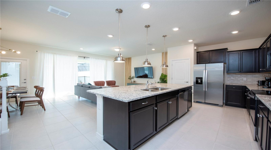 DAVENPORT, Florida 33897, 5 Bedrooms Bedrooms, ,4 BathroomsBathrooms,Residential,For Sale,JETTY,0,MFRO6376855