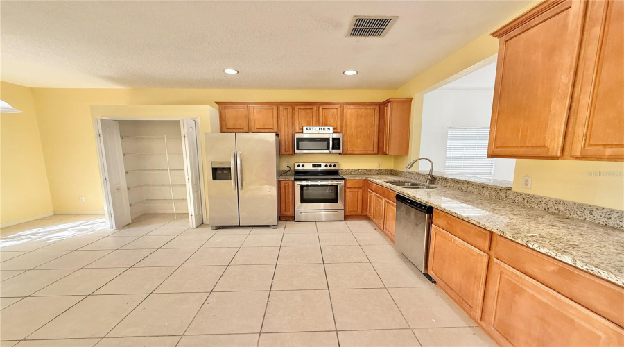 KISSIMMEE, Florida 34746, 3 Bedrooms Bedrooms, ,2 BathroomsBathrooms,Residential,For Sale,CREEKS RUN,0,MFRS5137431