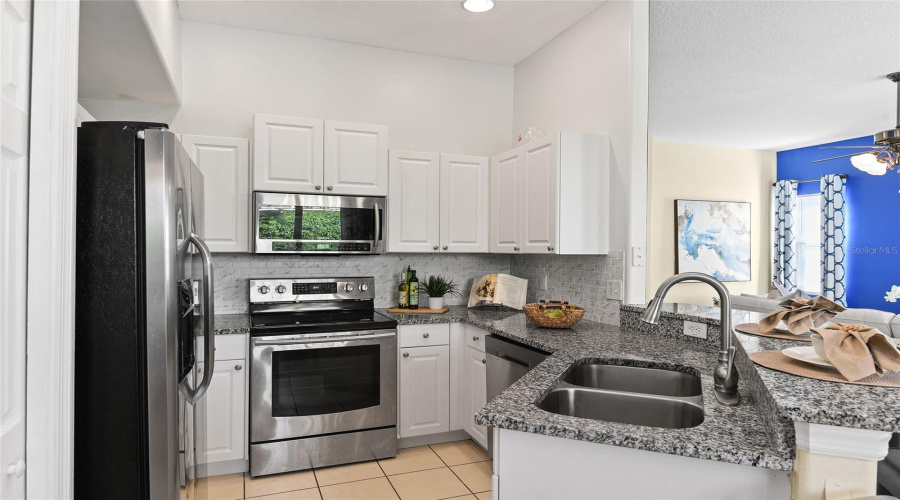 DAVENPORT, Florida 33897, 5 Bedrooms Bedrooms, ,3 BathroomsBathrooms,Residential,For Sale,BRUNELLO,0,MFRO6376933